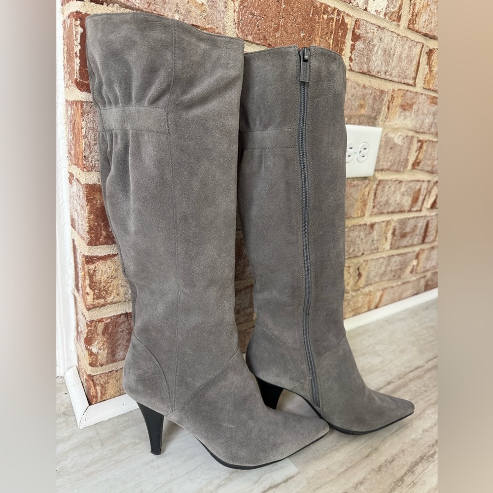 Kenneth Cole Reaction Gray Suede Knee High Boots 3.5” Heel Size 8